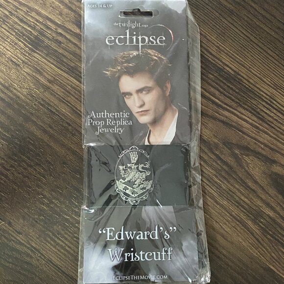 NWT NECA Twilight Eclipse Edward Wristcuff - Picture 3 of 6